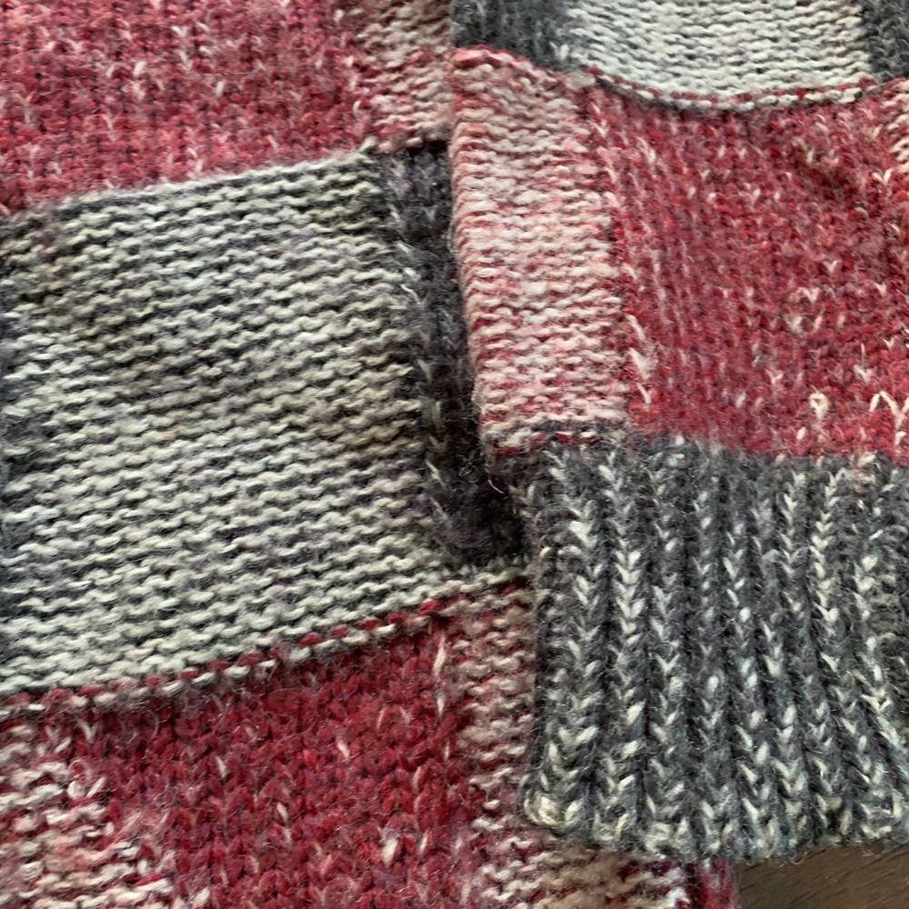 Geometric Patterned Sweater - Red and Gray - Picture 4 of 4